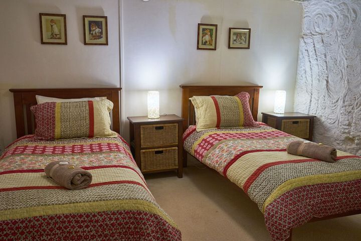 Underground Bed And Breakfast - thumb 5
