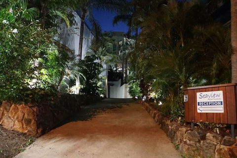 Airlie Seaview Apartments - Accommodation Brisbane 1