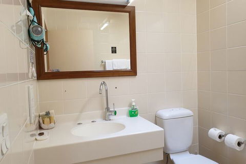 Leagues Motel - Accommodation Sydney 3