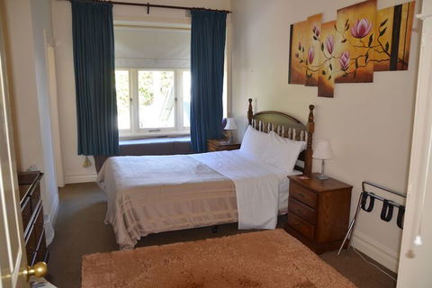 Leura House - Accommodation QLD 2