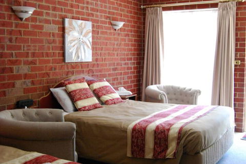 The Elms Motor Inn - Accommodation Newcastle 2