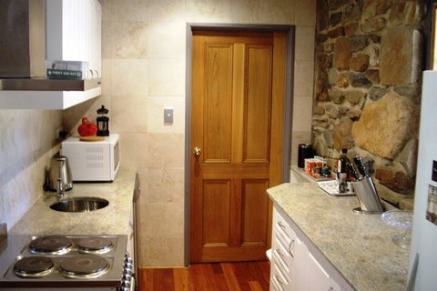 1860 Wine Country Cottages - Kingaroy Accommodation 6