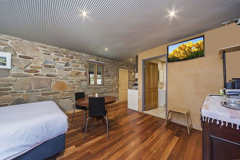 1860 Wine Country Cottages - Kingaroy Accommodation 2