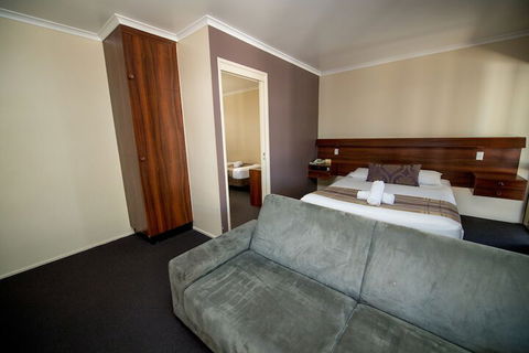 Sarina Motor Inn - Sunshine Coast Guide 4