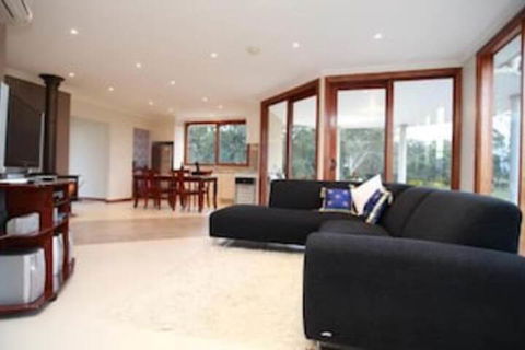 Aurora Cottages - Accommodation Newcastle 5