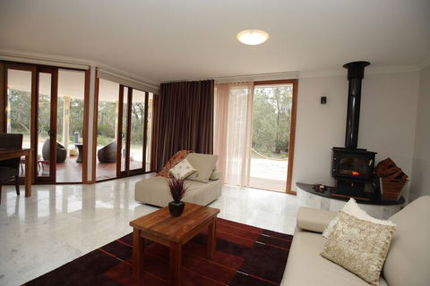 Aurora Cottages - Accommodation Newcastle 4