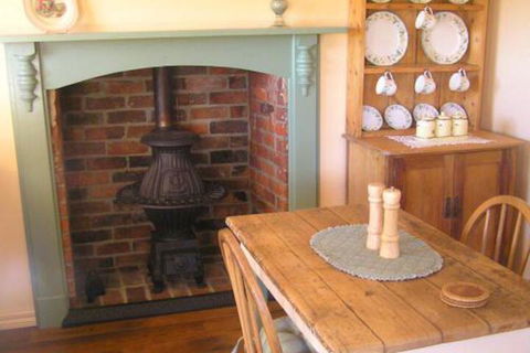 Valleyfield Cottage - WA Accommodation 1