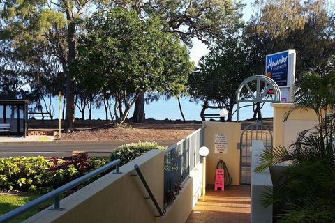 Alexander Beachfront Apartments - Accommodation Perth 3