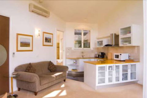 The Gatehouse At Villa Raedward - Kawana Tourism 1