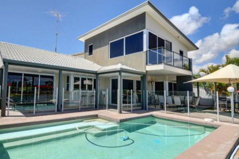 Coorumbong 36 - Surfers Gold Coast 2