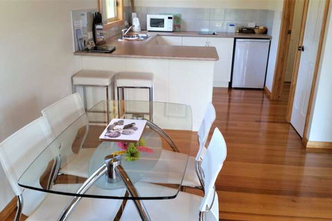 Four Seasons Waterfront Villas - WA Accommodation 4