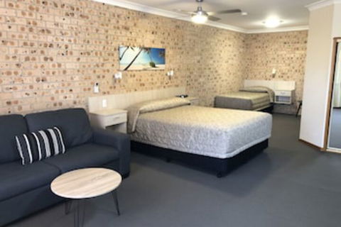 Cardiff Motor Inn - Accommodation Fremantle 0