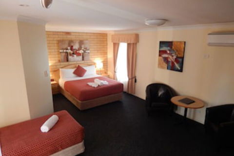 Cotswold Motor Inn - Accommodation Fremantle 0