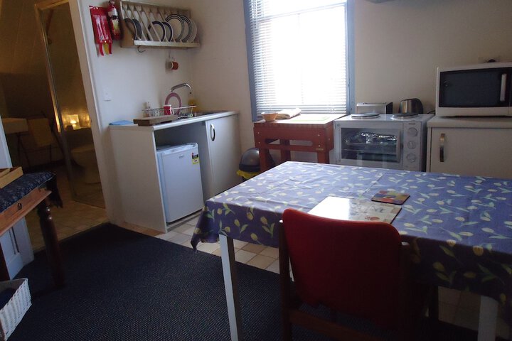 Accommodation In An Historic Warehouse - thumb 2