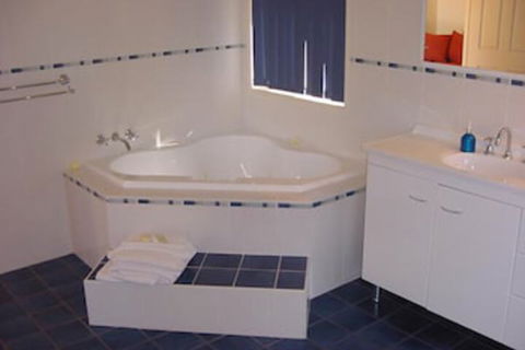 Tropical Coast Retreat - Holiday Sydney 5