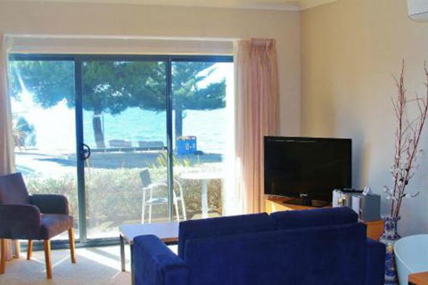 Pier Number 10 - Accommodation QLD 6