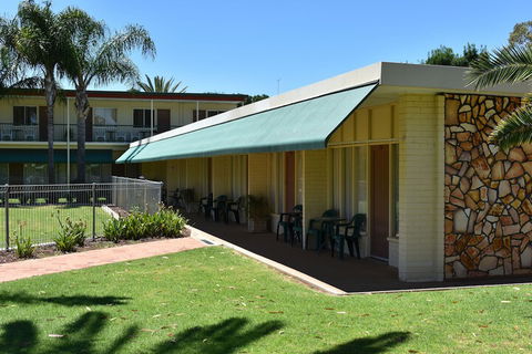 Motel Riverina - Lightning Ridge Tourism 2