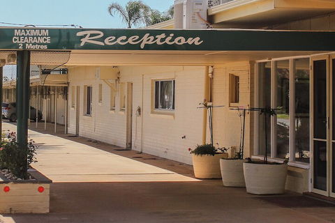 Motel Riverina - Lightning Ridge Tourism 3