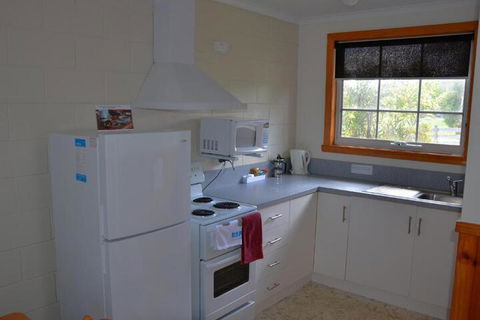 Castaway Holiday Apartments - Whitsundays Tourism 6