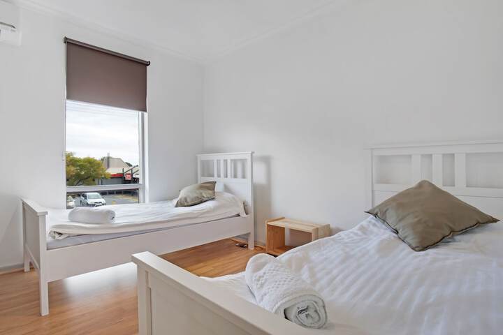 Adelaide Holiday Homes - thumb 1
