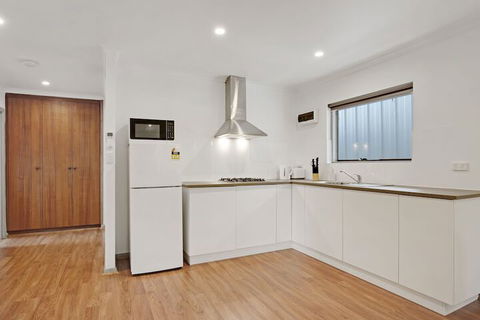 Adelaide Holiday Homes - Accommodation Perth 7