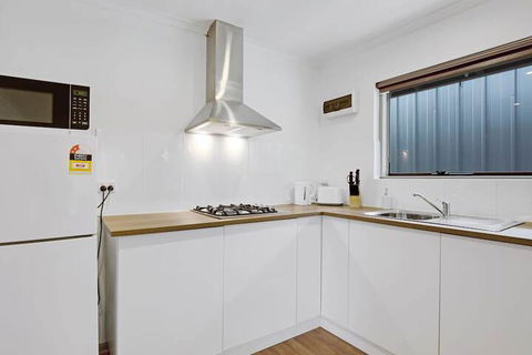 Adelaide Holiday Homes - Accommodation Perth 4
