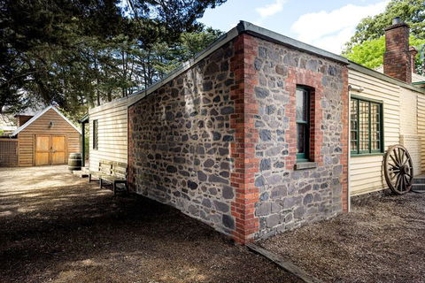 Glen Erin At Lancefield - Vineyard Retreat - Hervey Bay Accommodation 5