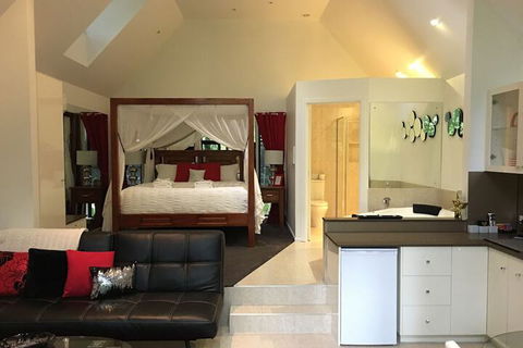 Linger A While Chalet - Sunshine Coast Guide 4