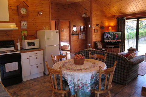 Edelweiss Cottage B&B - Hervey Bay Accommodation 5