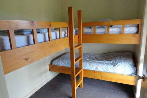High View Family Cottages - Accommodation Newcastle 7