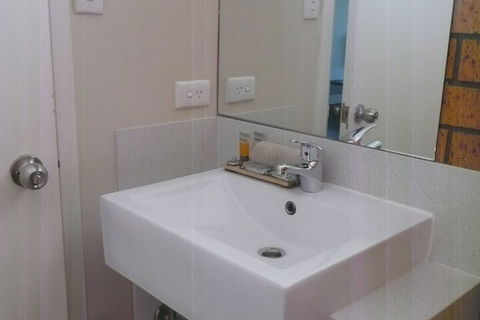 Rosebourne Gardens Motel - Accommodation VIC 7