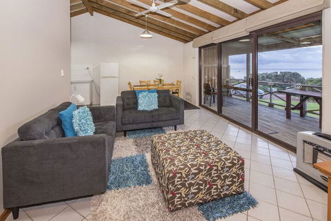 Chandlers Smiths Beach Villas - Accommodation Newcastle 4