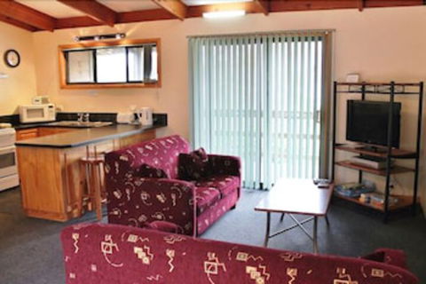Freycinet Cottage 2 - Hobart Tourism 1