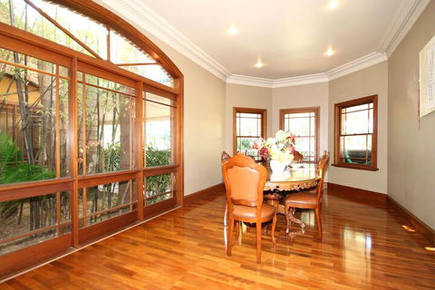 Relaxin - Accommodation Newcastle 5