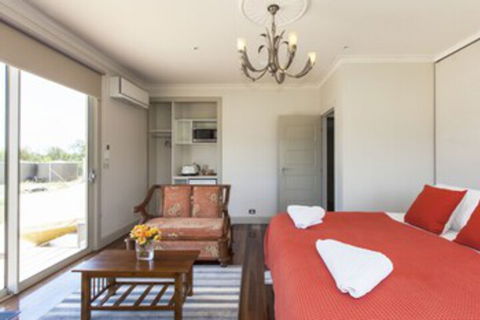 Aurora Manor Rooms - Accommodation Newcastle 0