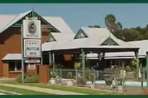 Young Federation Motor Inn - Holiday Melbourne 5