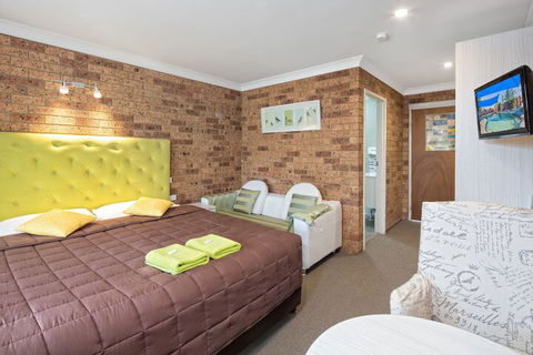 Sapphire Palms Motel - Cruises Travel 2