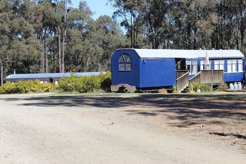 Krinklewood Cottage & Train Carriages - Accommodation Ballina 1