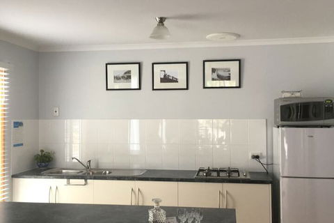 Lazy Days Bed & Breakfast Cottage - WA Accommodation 2