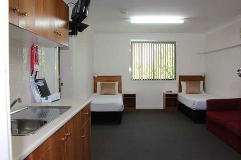 Pioneer Way Motel - Accommodation QLD 4