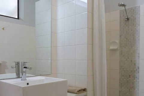 Airlie House Motor Inn - Holiday Sydney 7