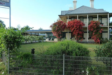 Airlie House Motor Inn - Holiday Sydney 2