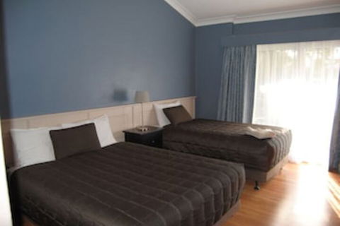 Airlie House Motor Inn - Holiday Sydney 0