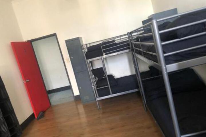 EBS Sydney Hostel - thumb 2