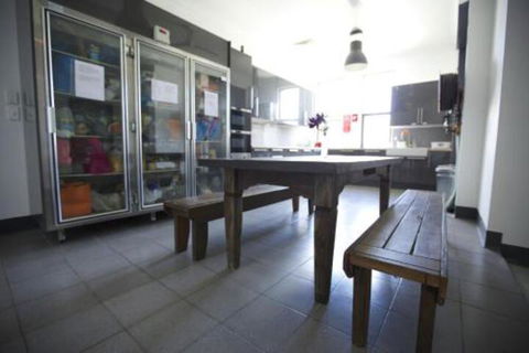 EBS Sydney Hostel - VIC Tourism 5
