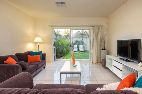Adelaide Luxury Beach House - Whitsundays Tourism 5