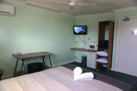 Warners Bay Hotel - Whitsundays Tourism 7