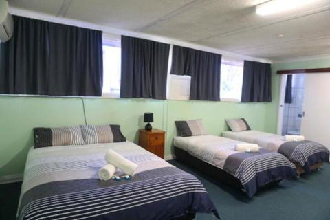 Warners Bay Hotel - Whitsundays Tourism 4