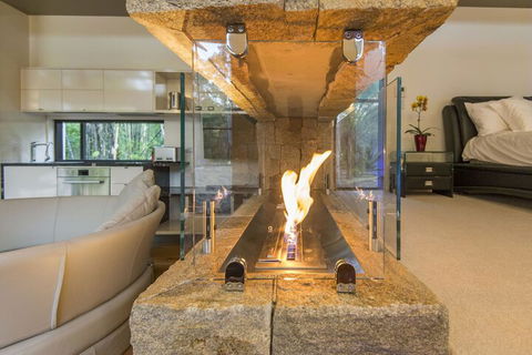 The Feathered Nest - Wildlife Retreat - Accommodation Newcastle 1