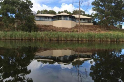 Curdievale Riverfront Lodge - Holiday Sydney 0